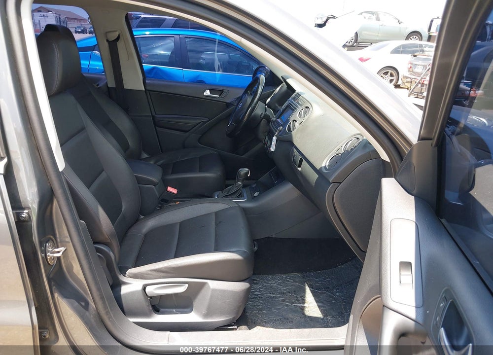 2016 VOLKSWAGEN TIGUAN S VIN: WVGAV7AX1GW609045