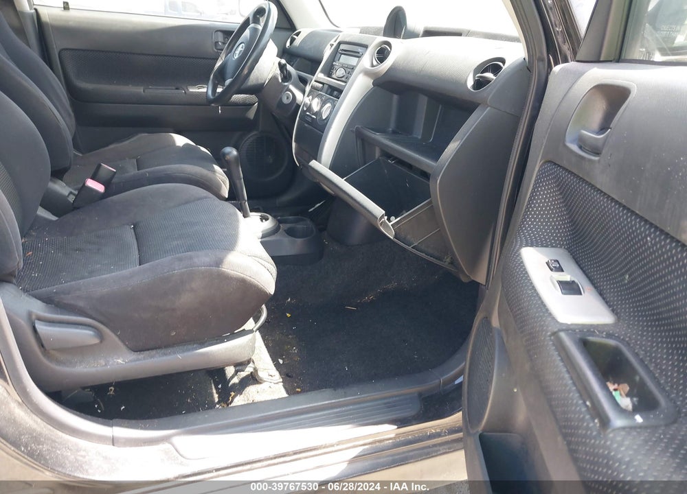 2005 SCION XB VIN: JTLKT324754003659
