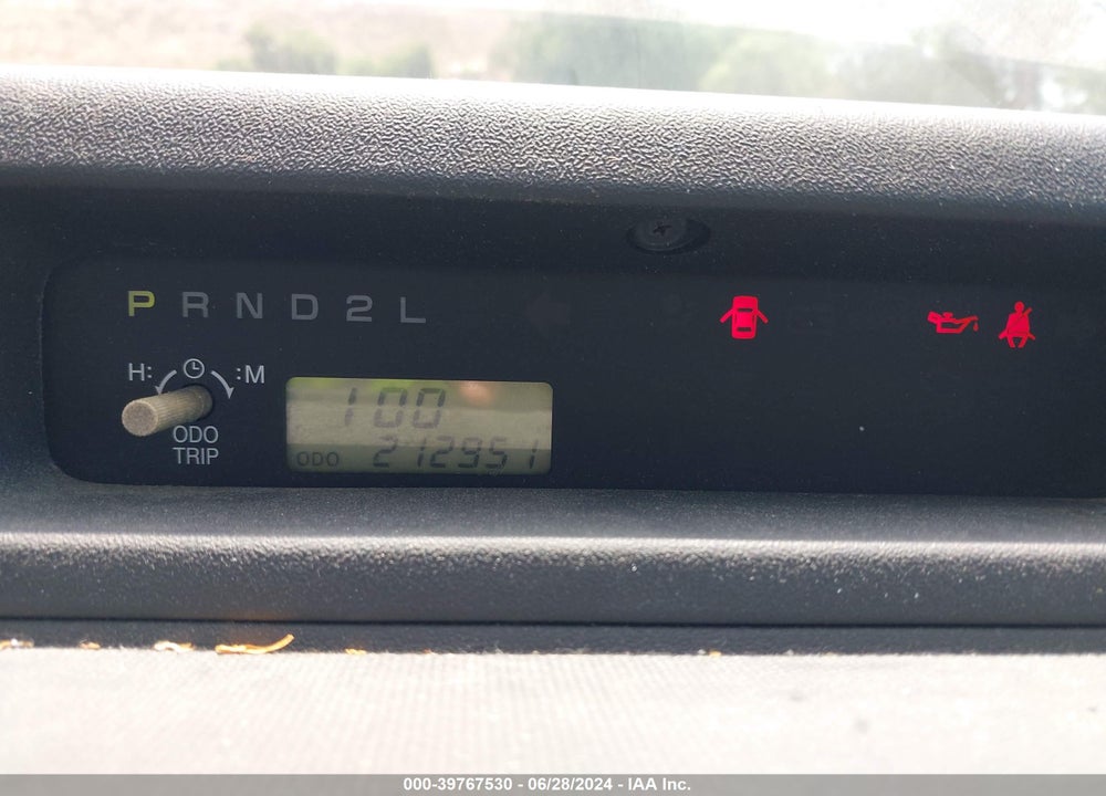 2005 SCION XB VIN: JTLKT324754003659