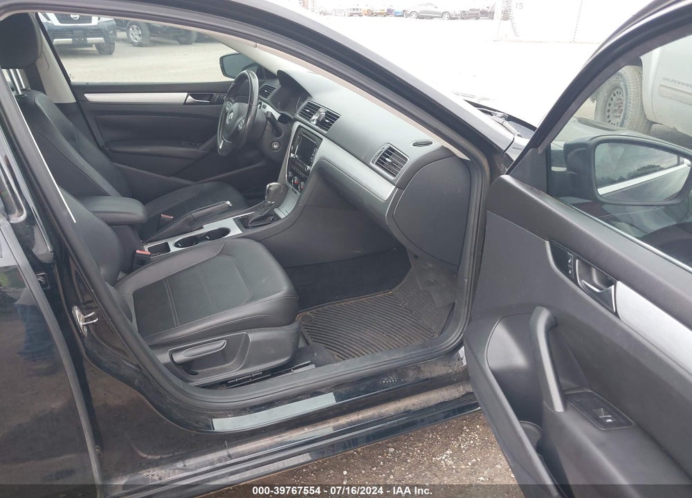 2013 VOLKSWAGEN PASSAT 2.5L SE VIN: 1VWBP7A33DC063147