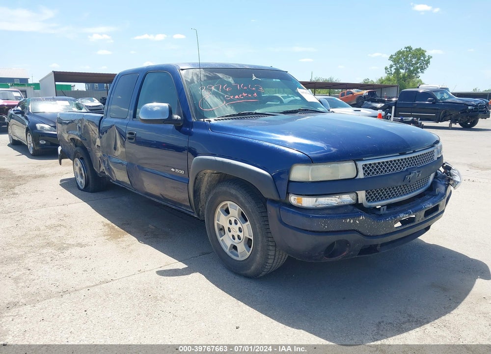 2000 CHEVROLET SILVERADO 1500 LS VIN: 2GCEC19T3Y1357821