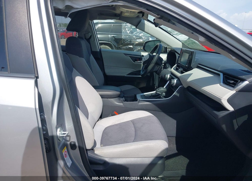 2019 TOYOTA RAV4 XLE VIN: JTMW1RFV6KD006556