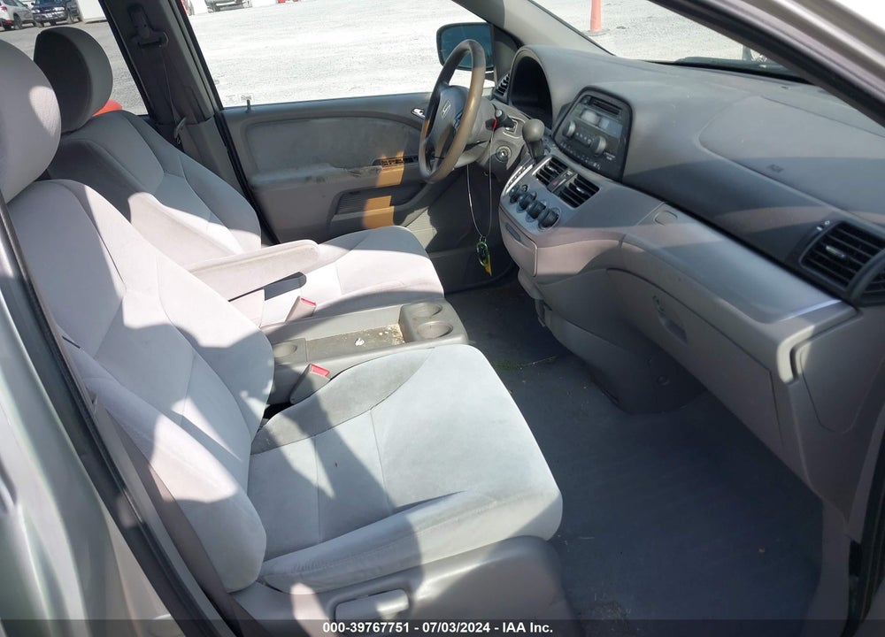 2008 HONDA ODYSSEY LX VIN: 5FNRL382X8B115630