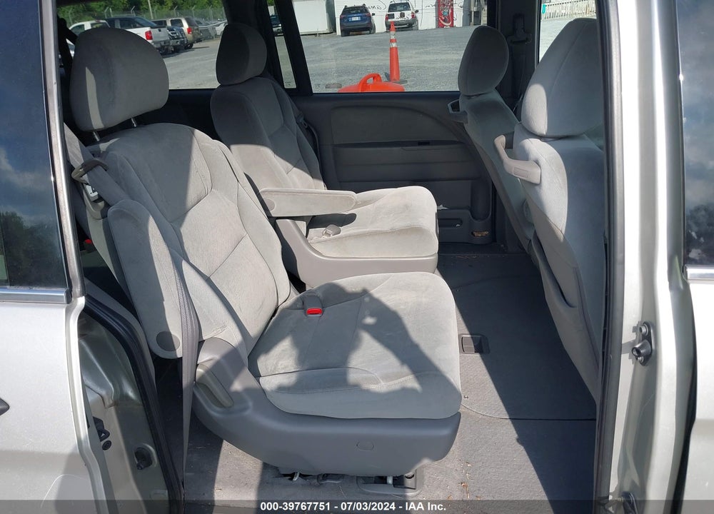 2008 HONDA ODYSSEY LX VIN: 5FNRL382X8B115630