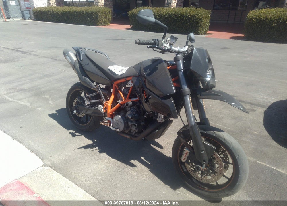2010 KTM 990 SUPERMOTO/TOURING VIN: VBKVS9401AM967918
