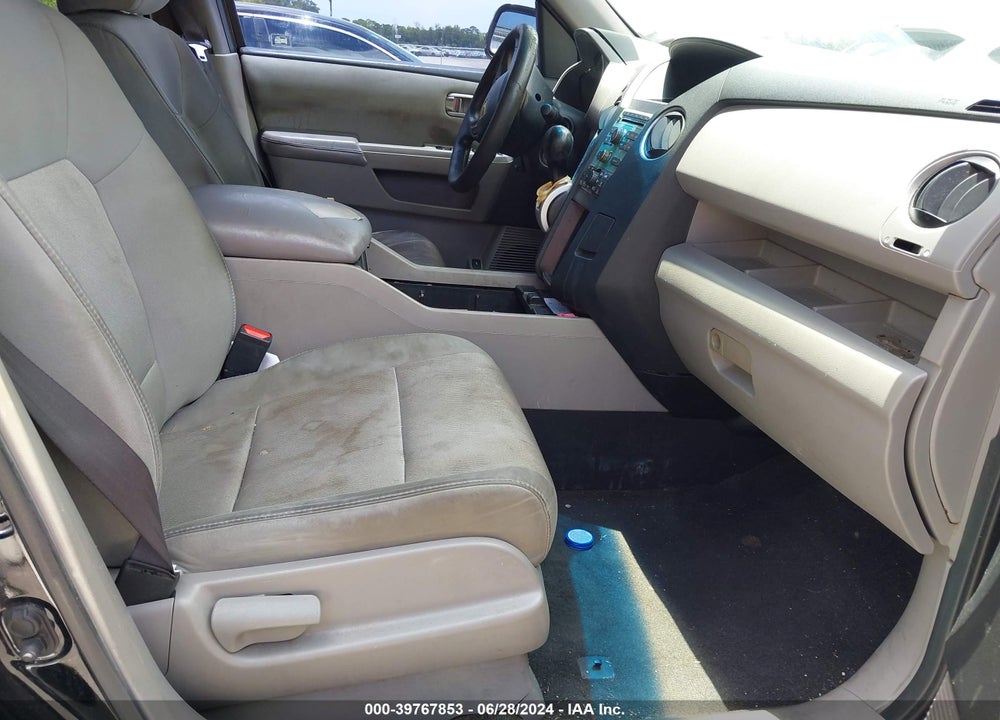 2010 HONDA PILOT LX VIN: 5FNYF3H21AB016932