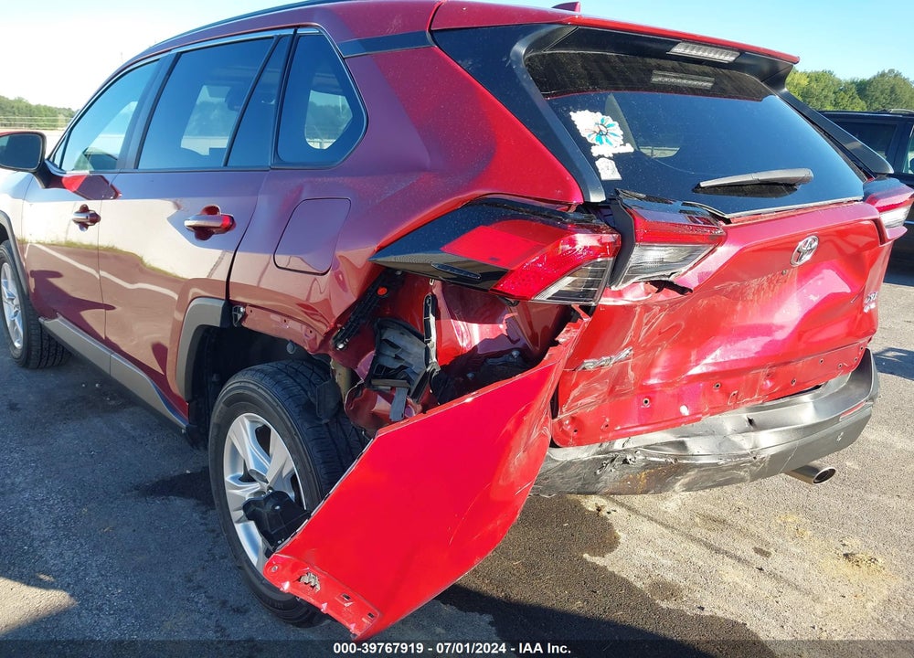 2021 TOYOTA RAV4 XLE VIN: 2T3P1RFV9MW161936