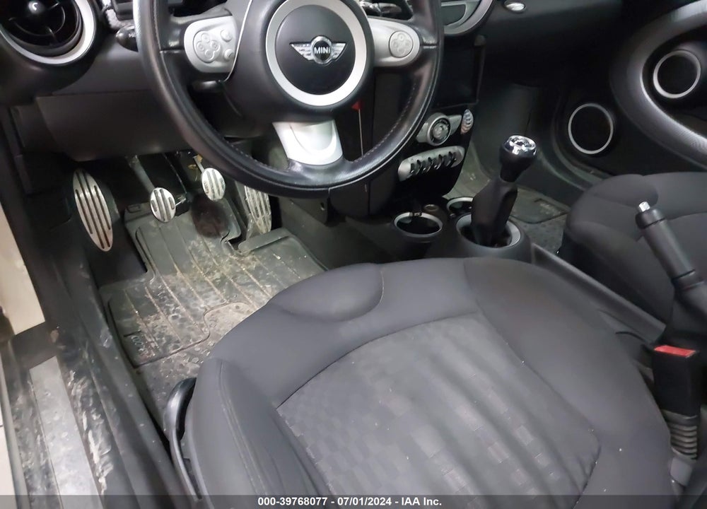 2010 MINI COOPER S VIN: WMWMF7C50ATX42797