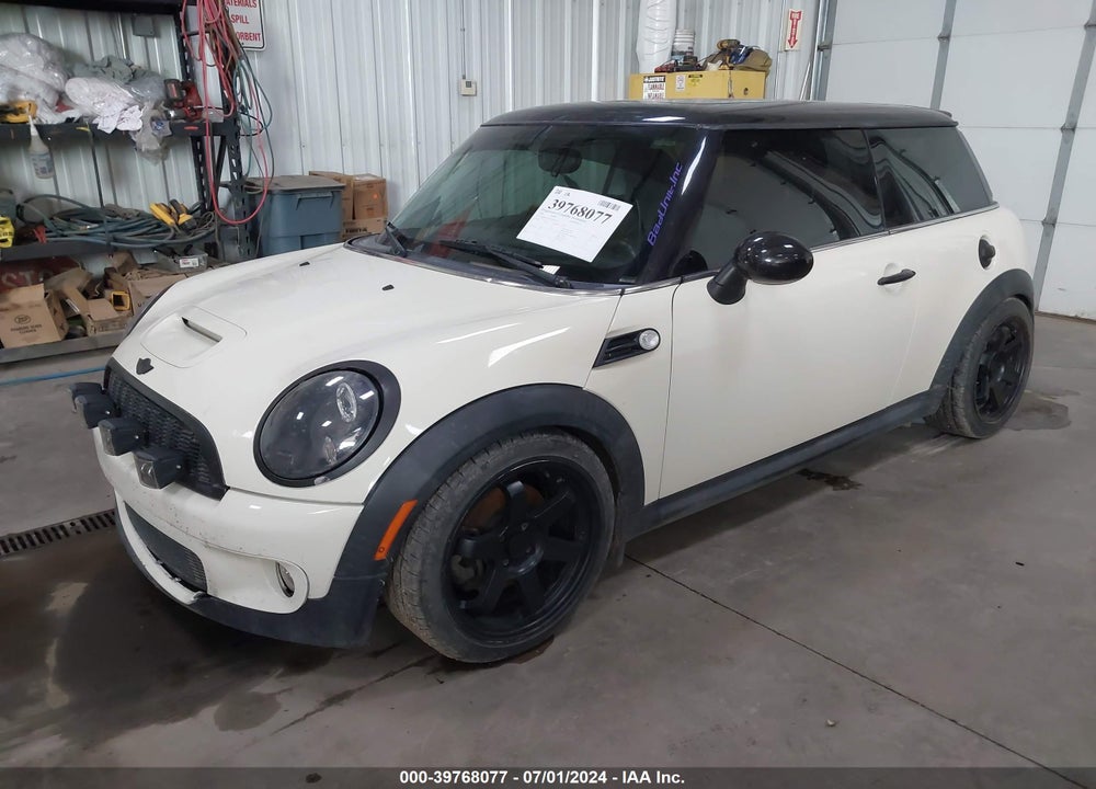 2010 MINI COOPER S VIN: WMWMF7C50ATX42797