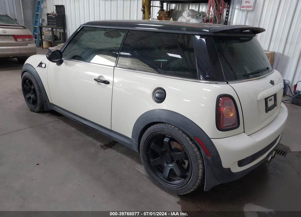 2010 MINI COOPER S VIN: WMWMF7C50ATX42797