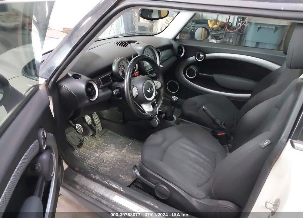 2010 MINI COOPER S VIN: WMWMF7C50ATX42797
