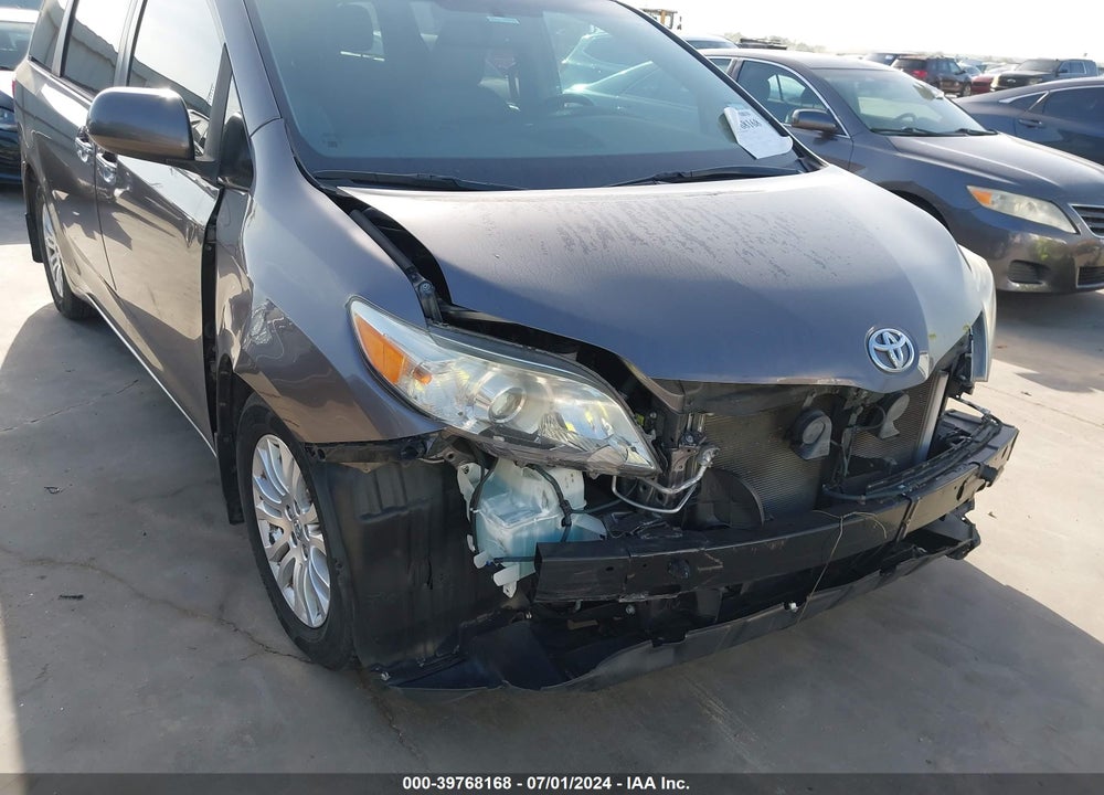 2016 TOYOTA SIENNA XLE 8 PASSENGER VIN: 5TDYK3DC8GS695631