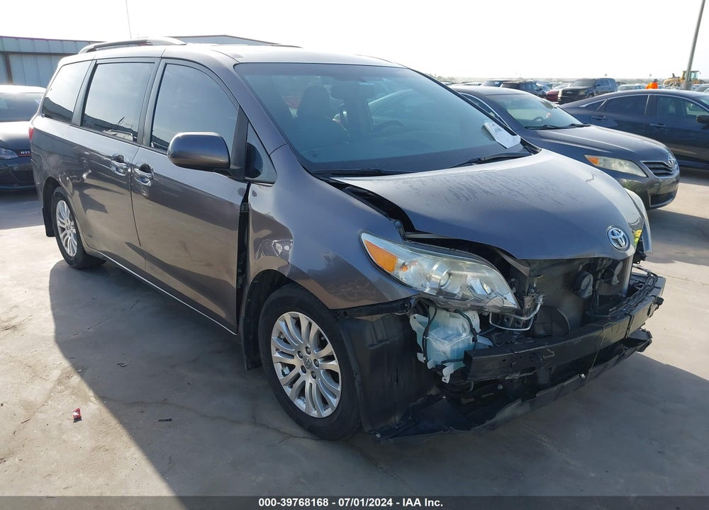 2016 TOYOTA SIENNA XLE 8 PASSENGER VIN: 5TDYK3DC8GS695631