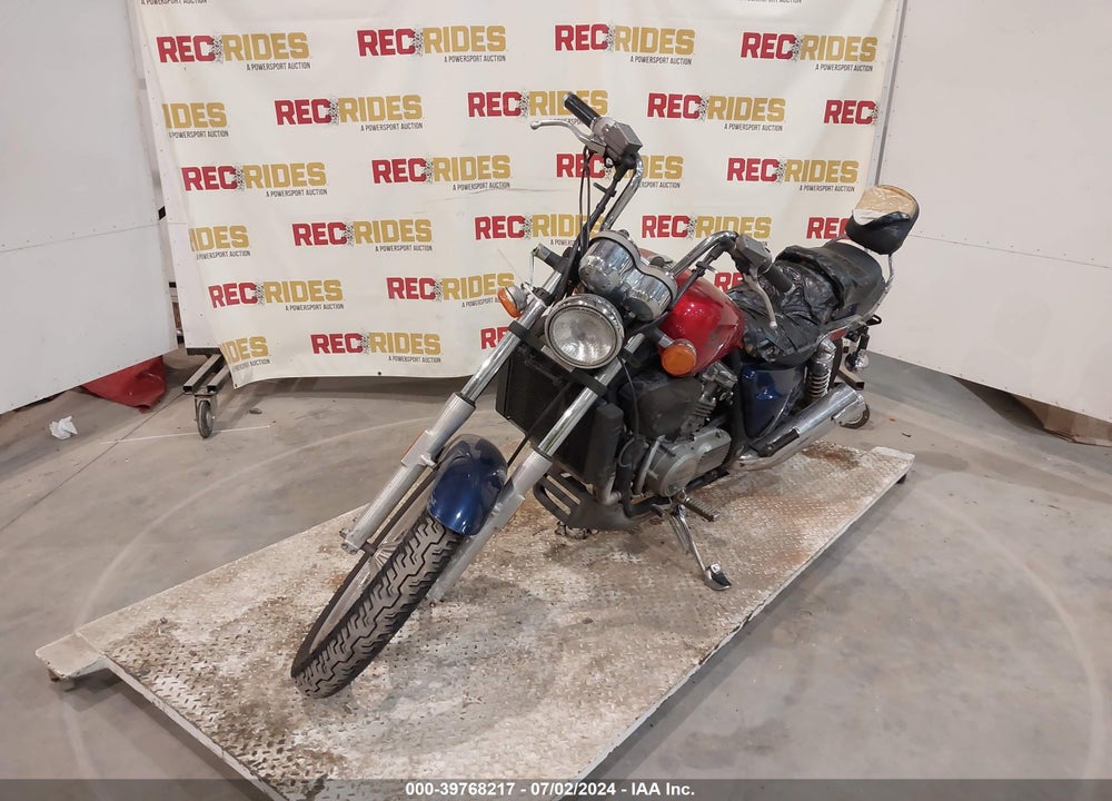 1987 HONDA VF700 C VIN: 1HFRC2105HA305949
