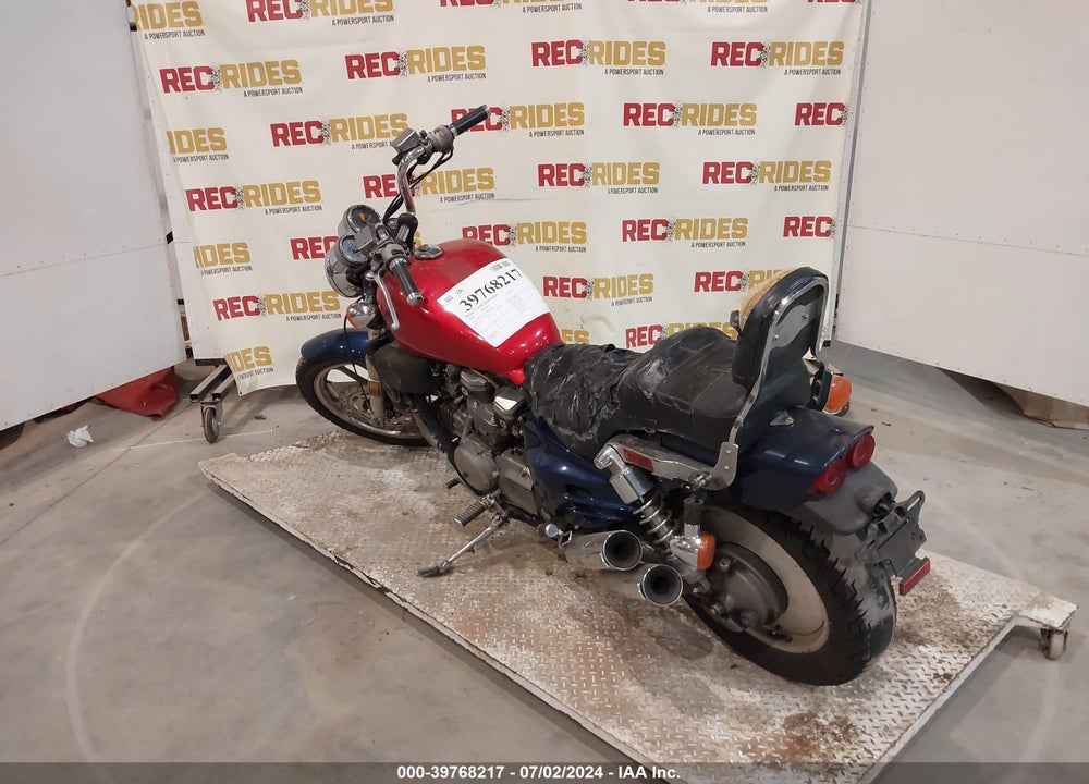 1987 HONDA VF700 C VIN: 1HFRC2105HA305949