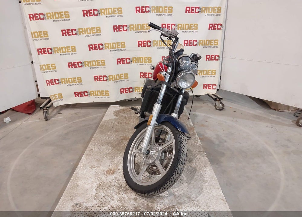 1987 HONDA VF700 C VIN: 1HFRC2105HA305949