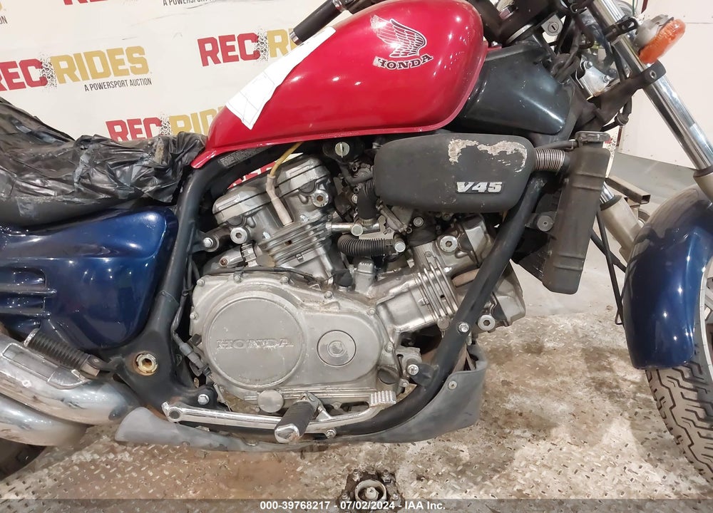 1987 HONDA VF700 C VIN: 1HFRC2105HA305949