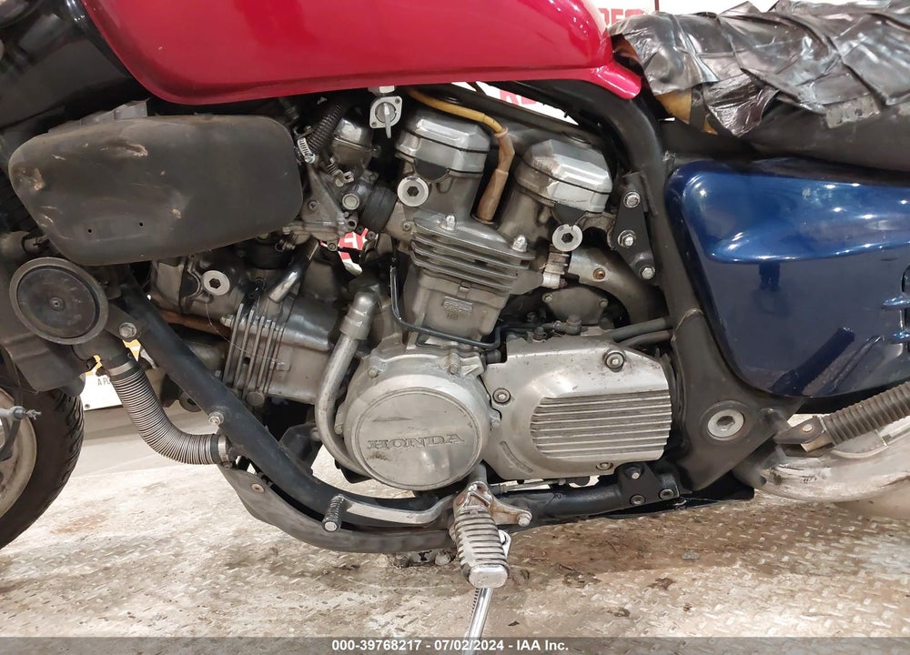 1987 HONDA VF700 C VIN: 1HFRC2105HA305949