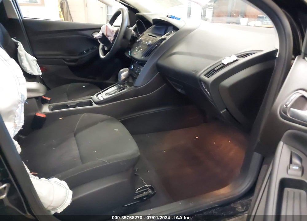2017 FORD FOCUS SE VIN: 1FADP3K29HL247739