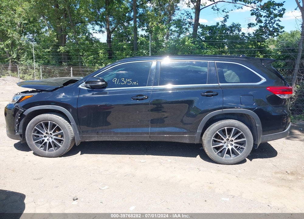 2017 TOYOTA HIGHLANDER SE VIN: 5TDJZRFH5HS381025