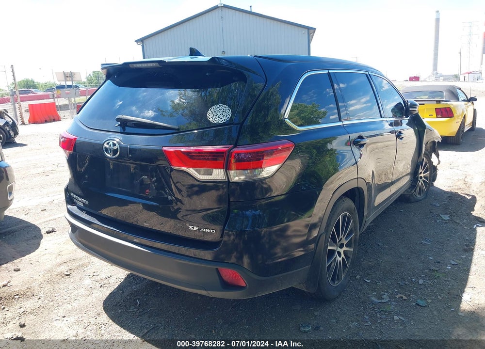 2017 TOYOTA HIGHLANDER SE VIN: 5TDJZRFH5HS381025