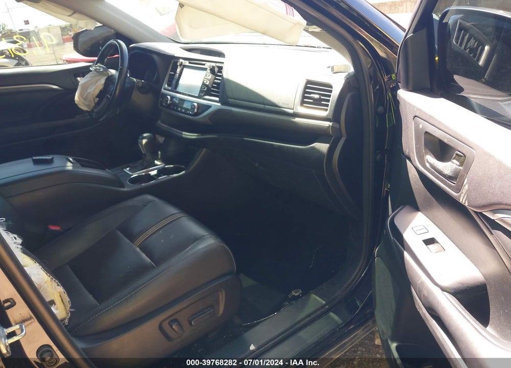 2017 TOYOTA HIGHLANDER SE VIN: 5TDJZRFH5HS381025