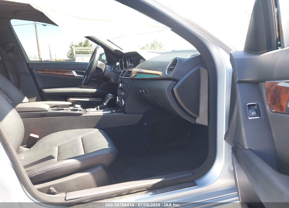 2014 MERCEDES-BENZ C 250 LUXURY/SPORT VIN: WDDGF4HB7EA965603