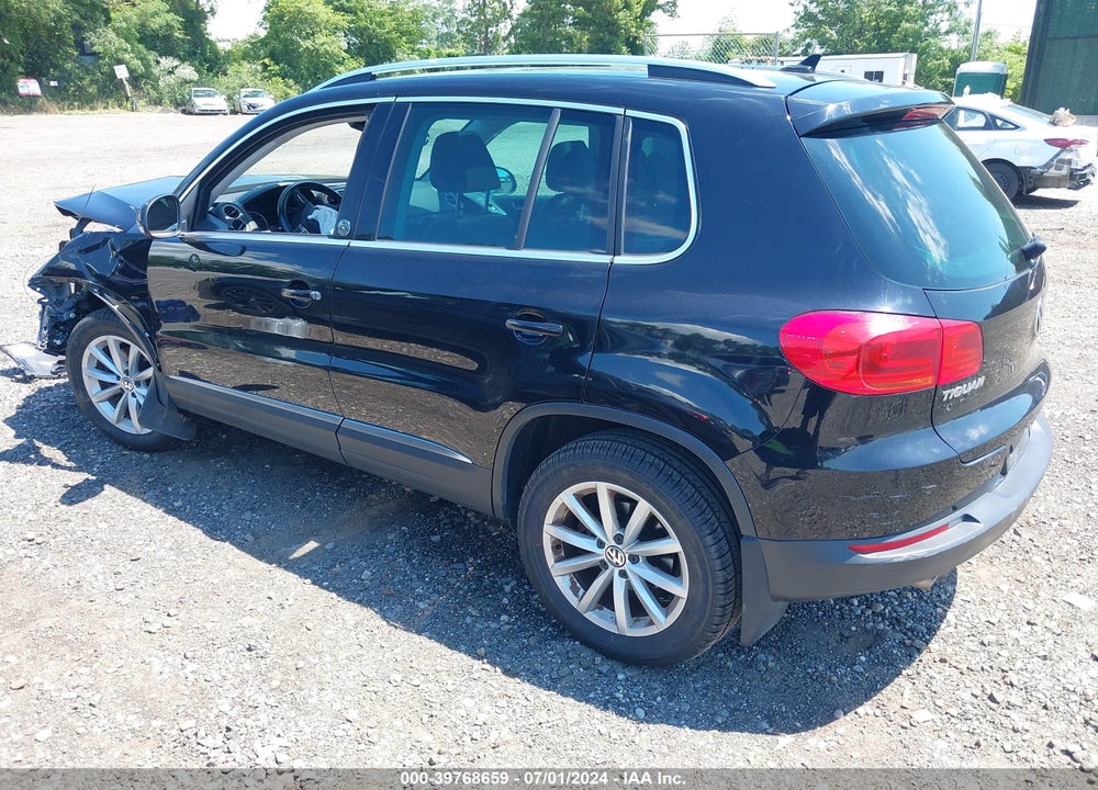 2017 VOLKSWAGEN TIGUAN VIN: WVGSV7AX2HK007946