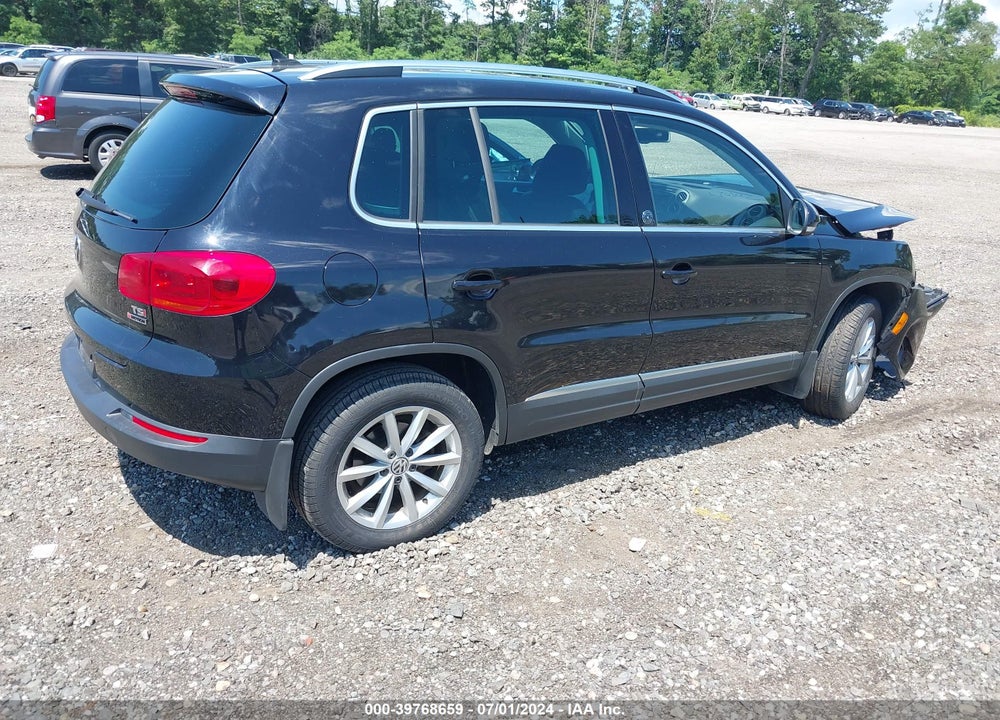 2017 VOLKSWAGEN TIGUAN VIN: WVGSV7AX2HK007946
