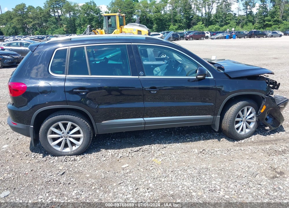 2017 VOLKSWAGEN TIGUAN VIN: WVGSV7AX2HK007946