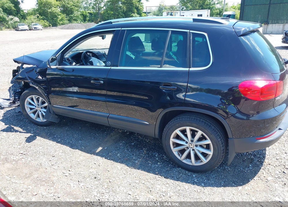2017 VOLKSWAGEN TIGUAN VIN: WVGSV7AX2HK007946