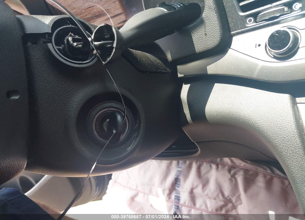 2018 HYUNDAI ELANTRA SEL VIN: 5NPD84LF6JH318517