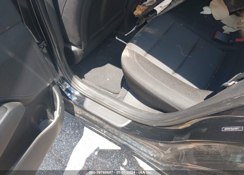 2018 HYUNDAI ELANTRA SEL VIN: 5NPD84LF6JH318517