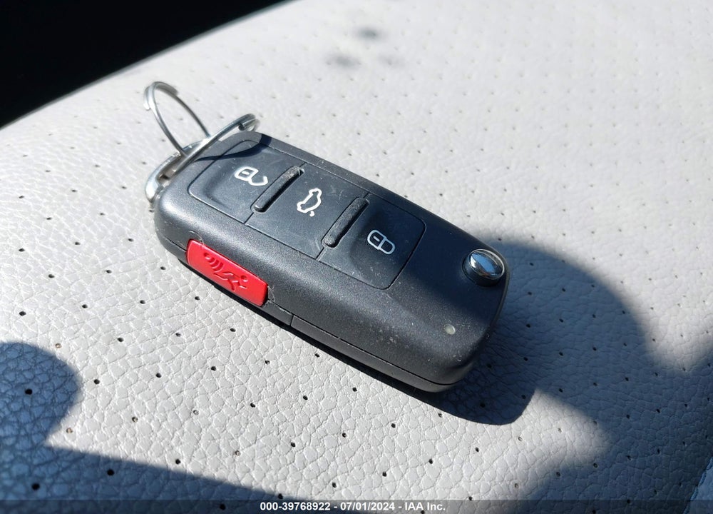 2013 VOLKSWAGEN JETTA HYBRID SEL VIN: 3VW637AJ9DM251763