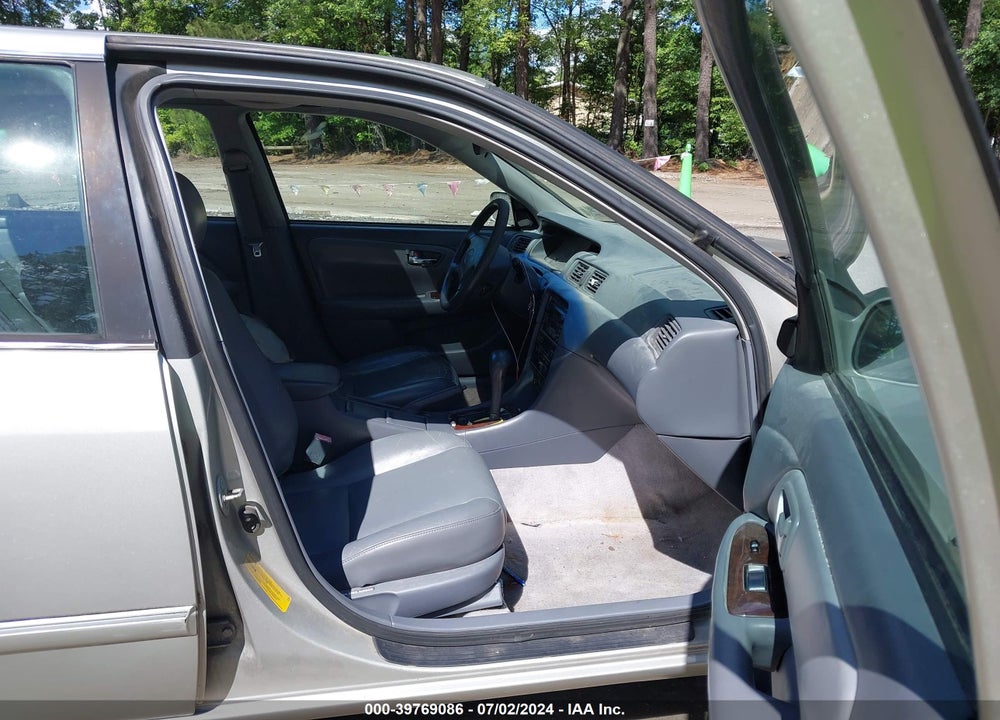 2001 TOYOTA CAMRY XLE V6 VIN: 4T1BF28KX1U128678