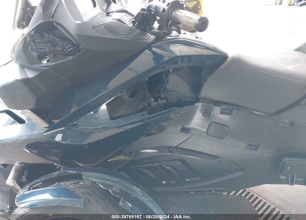 2021 CAN-AM SPYDER ROADSTER RT/RT LIMITED VIN: 2BXNBDD24MV001187