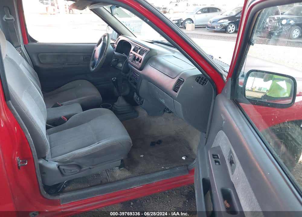 2000 NISSAN FRONTIER XE VIN: 1N6DD26S2YC379293