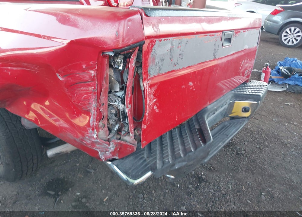 2000 NISSAN FRONTIER XE VIN: 1N6DD26S2YC379293