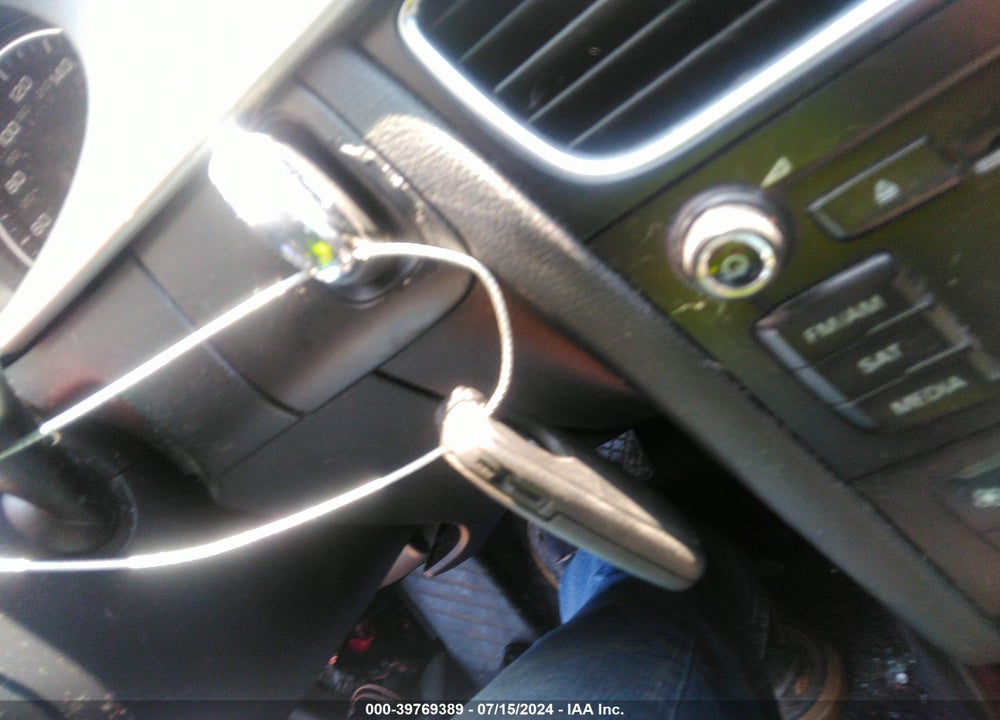 2010 AUDI A4 2.0T PREMIUM VIN: WAUWFBFL9AA137369