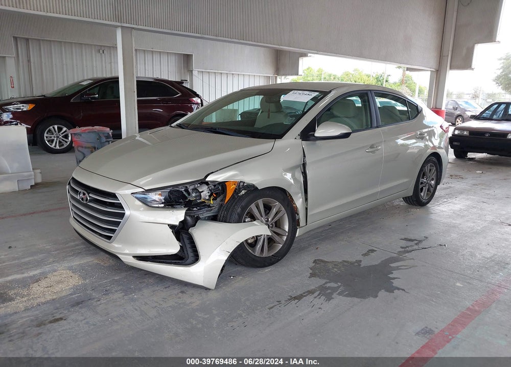 2018 HYUNDAI ELANTRA SEL VIN: 5NPD84LF5JH382483