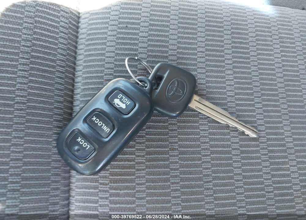 2005 TOYOTA CAMRY LE VIN: 4T1BE32KX5U588785