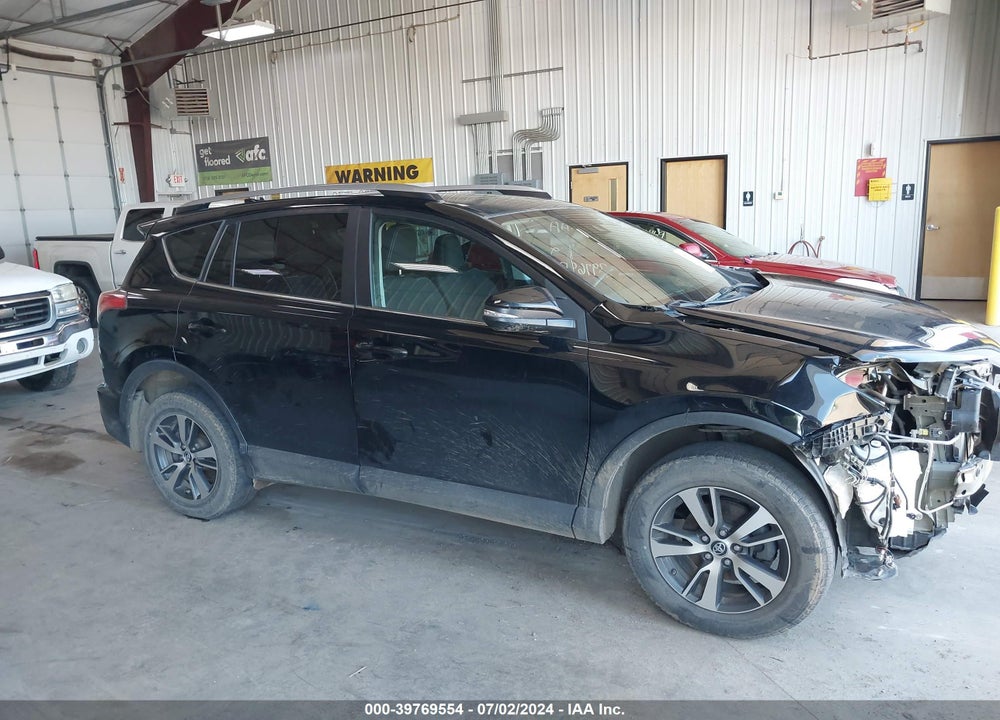 2018 TOYOTA RAV4 XLE VIN: 2T3RFREVXJW767236