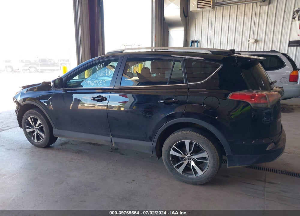 2018 TOYOTA RAV4 XLE VIN: 2T3RFREVXJW767236
