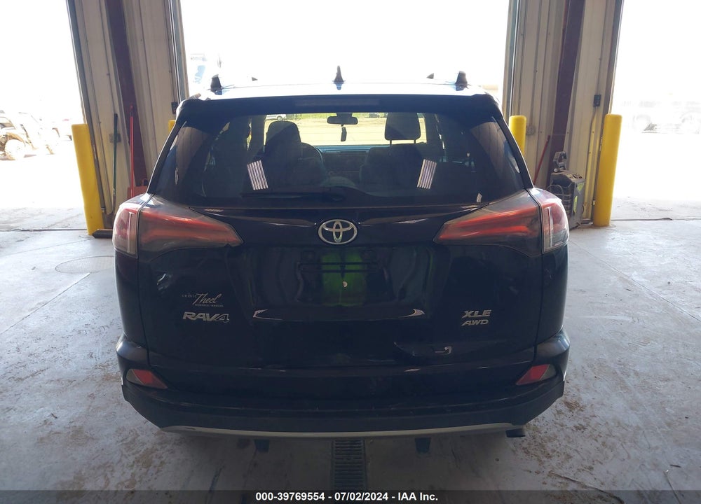 2018 TOYOTA RAV4 XLE VIN: 2T3RFREVXJW767236