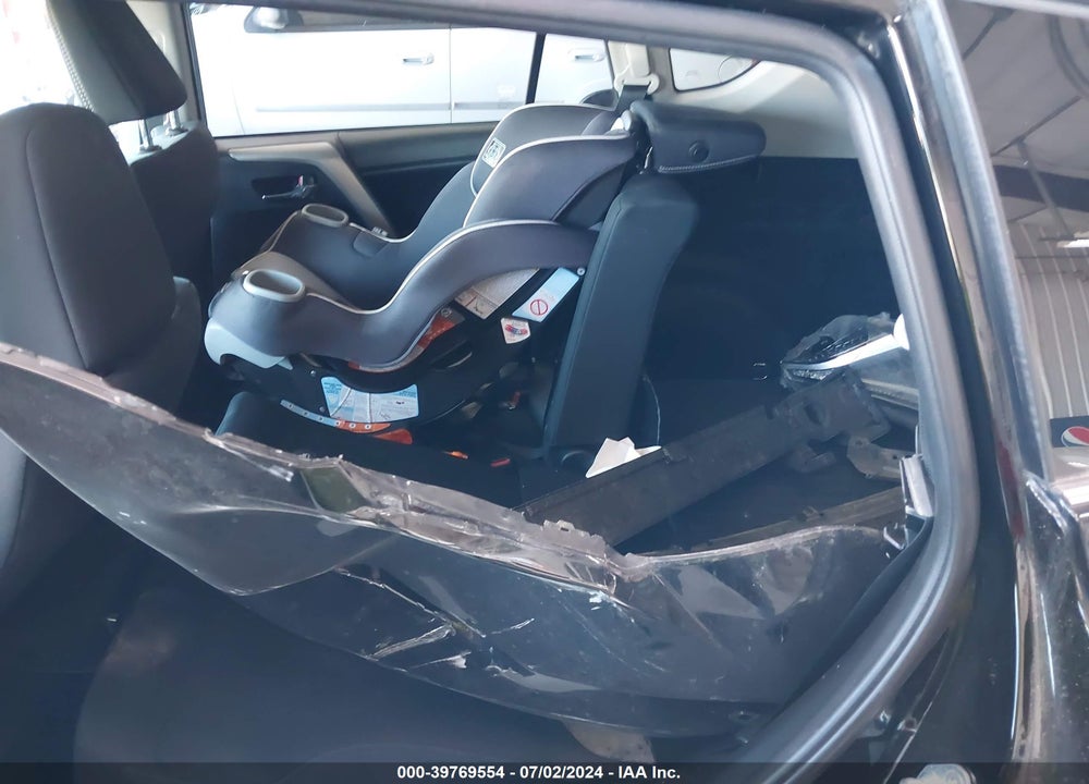 2018 TOYOTA RAV4 XLE VIN: 2T3RFREVXJW767236
