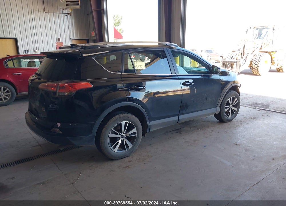 2018 TOYOTA RAV4 XLE VIN: 2T3RFREVXJW767236