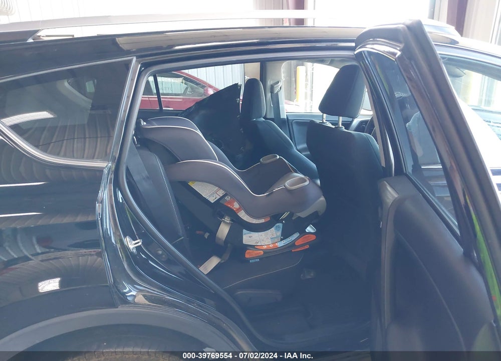 2018 TOYOTA RAV4 XLE VIN: 2T3RFREVXJW767236