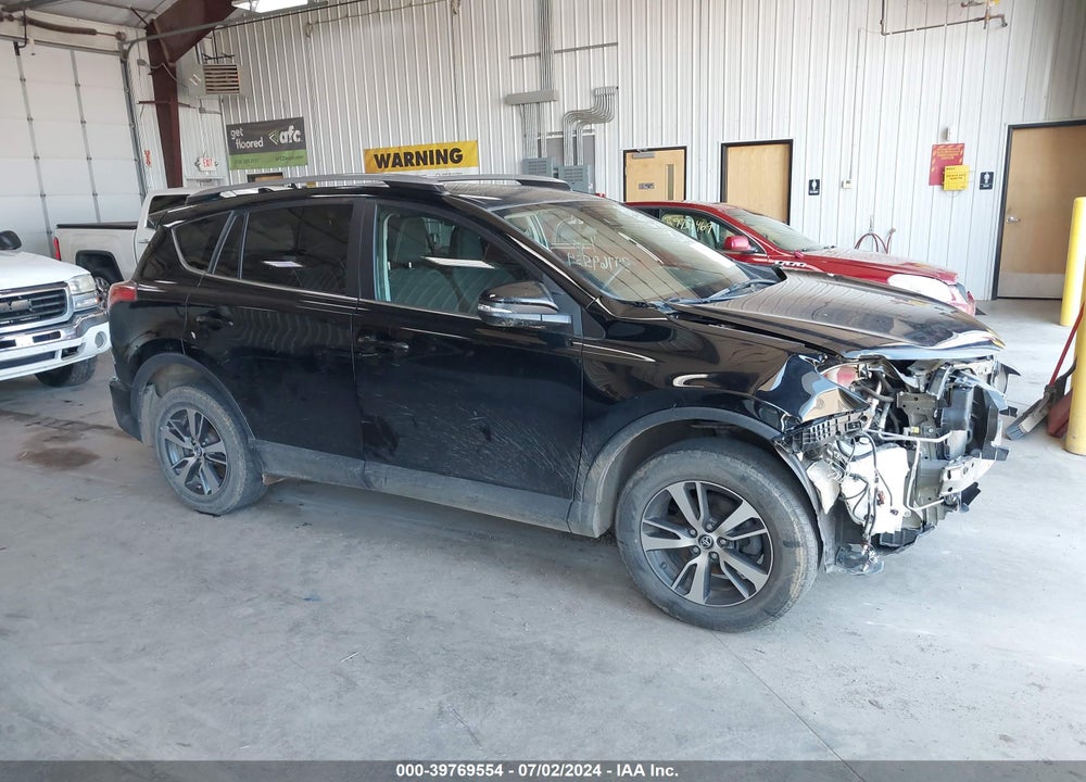 2018 TOYOTA RAV4 XLE VIN: 2T3RFREVXJW767236