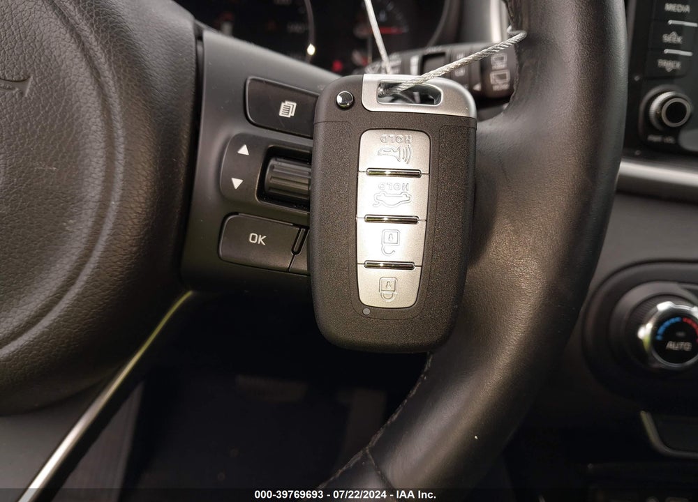 2017 KIA SORENTO 3.3L EX VIN: 5XYPHDA51HG204109