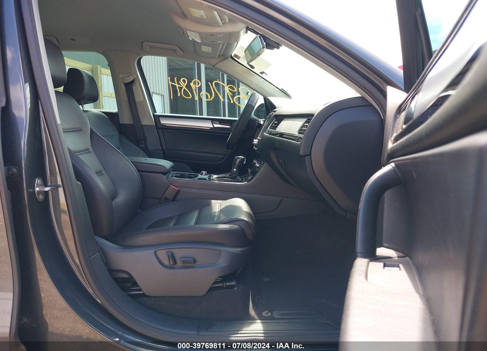 2011 VOLKSWAGEN TOUAREG TDI SPORT VIN: WVGFK9BP3BD004604